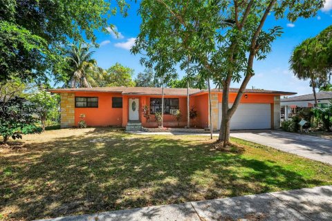 House in North Miami, Florida 3 bedrooms, 123.37 sq.m. № 1874805 - photo 15