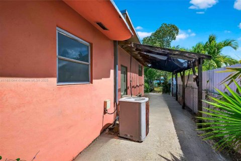 House in North Miami, Florida 3 bedrooms, 123.37 sq.m. № 1874805 - photo 26