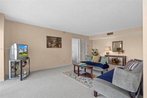 Condo in Aventura, Florida, 1 bedroom  № 1763883 - photo 10