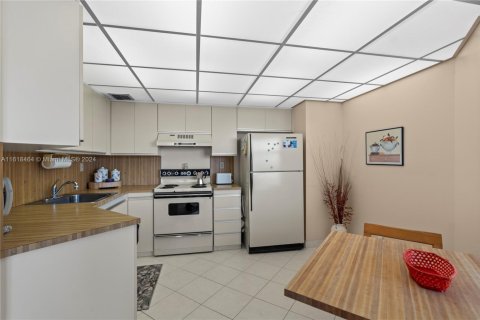 Condo in Aventura, Florida, 1 bedroom  № 1763883 - photo 6