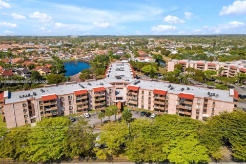 Condominio en alquiler en Miami, Florida, 2 dormitorios, 108.7 m2 № 2009974 - foto 21