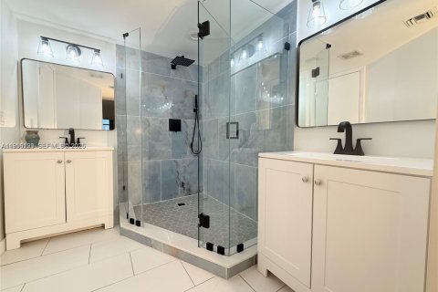 Condominio en alquiler en Miami, Florida, 2 dormitorios, 108.7 m2 № 2009974 - foto 11