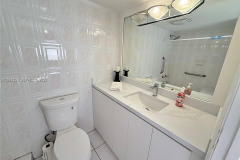 Condominio en alquiler en Miami, Florida, 2 dormitorios, 108.7 m2 № 2009974 - foto 13