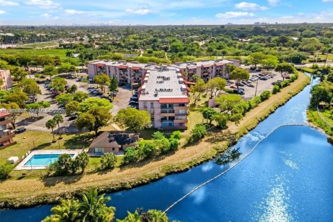 Condominio en alquiler en Miami, Florida, 2 dormitorios, 108.7 m2 № 2009974 - foto 23