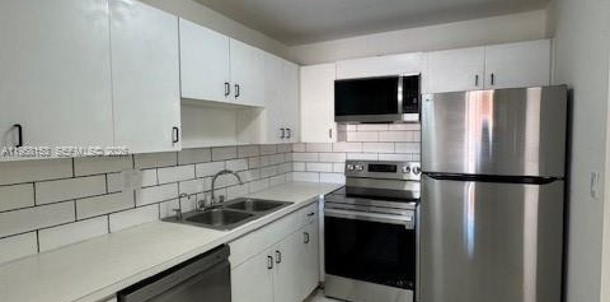Apartment in Hialeah, Florida 2 bedrooms, 91.04 sq.m. № 2020670