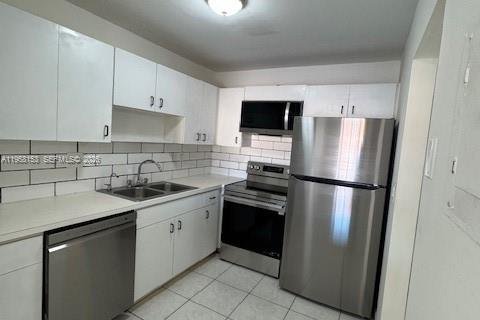 Apartment in Hialeah, Florida 2 bedrooms, 91.04 sq.m. № 2020670 - photo 15