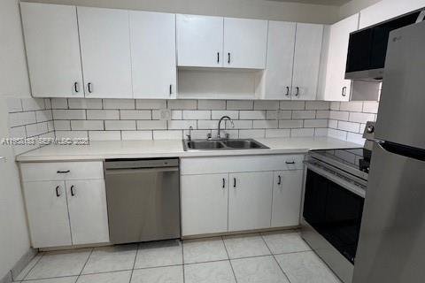 Apartment in Hialeah, Florida 2 bedrooms, 91.04 sq.m. № 2020670 - photo 2