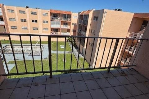 Apartment in Hialeah, Florida 2 bedrooms, 91.04 sq.m. № 2020670 - photo 13