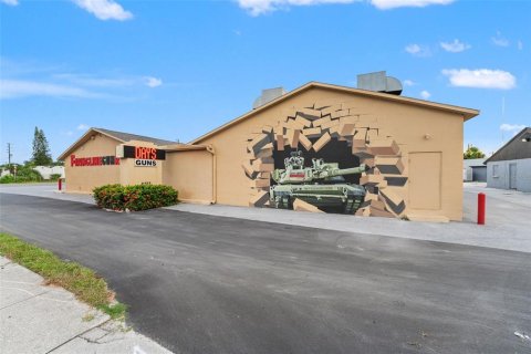 Commercial property in Port Richey, Florida 661.09 sq.m. № 1851490 - photo 5