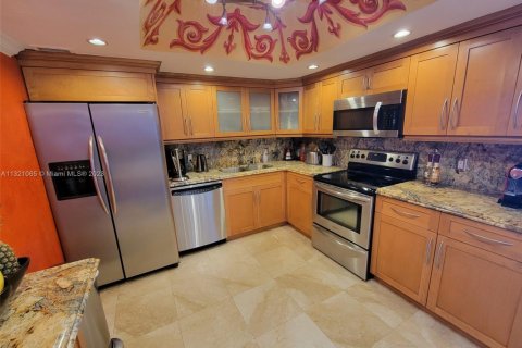 Condominio en alquiler en Miami Beach, Florida, 1 dormitorio, 98.48 m2 № 1936745 - foto 4