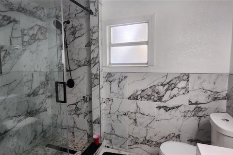 House in Tampa, Florida 3 bedrooms, 100.33 sq.m. № 2207156 - photo 8
