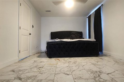 House in Tampa, Florida 3 bedrooms, 100.33 sq.m. № 2207156 - photo 7