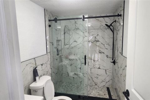 House in Tampa, Florida 3 bedrooms, 100.33 sq.m. № 2207156 - photo 4