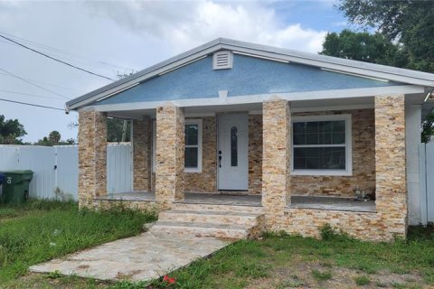 House in Tampa, Florida 3 bedrooms, 100.33 sq.m. № 2207156