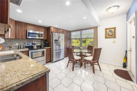 Condo in Coconut Creek, Florida, 2 bedrooms  № 1745612 - photo 4