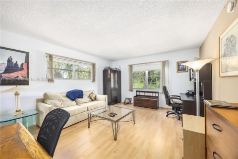 Condo in Coconut Creek, Florida, 2 bedrooms  № 1745612 - photo 21