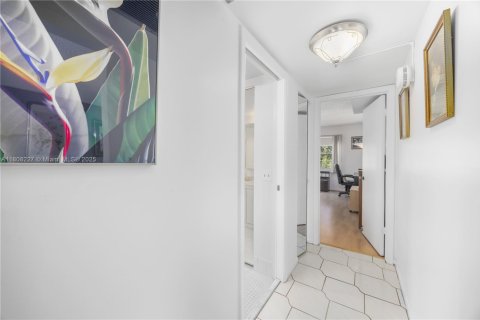 Condo in Coconut Creek, Florida, 2 bedrooms  № 1745612 - photo 14