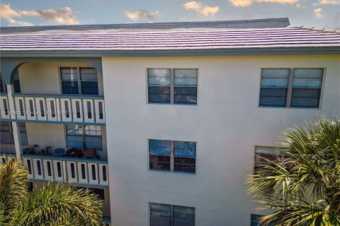 Condo in Coconut Creek, Florida, 2 bedrooms  № 1745612 - photo 2