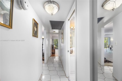 Condo in Coconut Creek, Florida, 2 bedrooms  № 1745612 - photo 13