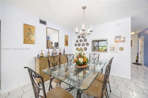 Condo in Coconut Creek, Florida, 2 bedrooms  № 1745612 - photo 6