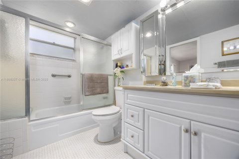 Condo in Coconut Creek, Florida, 2 bedrooms  № 1745612 - photo 19