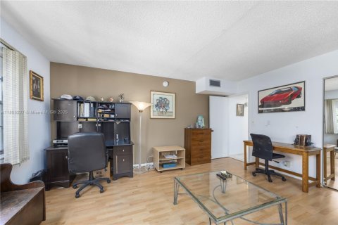 Condo in Coconut Creek, Florida, 2 bedrooms  № 1745612 - photo 22