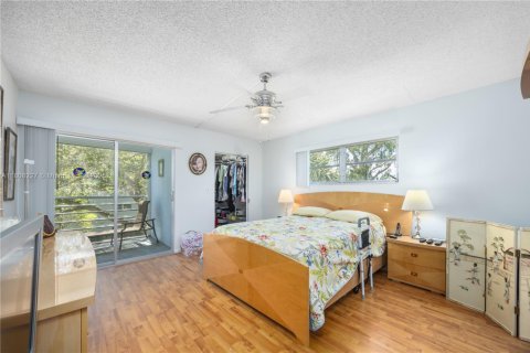 Condo in Coconut Creek, Florida, 2 bedrooms  № 1745612 - photo 15
