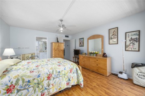 Condo in Coconut Creek, Florida, 2 bedrooms  № 1745612 - photo 17
