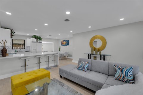 Casa en alquiler en Pompano Beach, Florida, 3 dormitorios, 132.85 m2 № 1978019 - foto 4