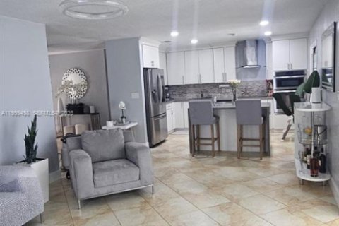 Villa ou maison à vendre à Deerfield Beach, Floride: 3 chambres, 153.1 m2 № 2064658 - photo 6