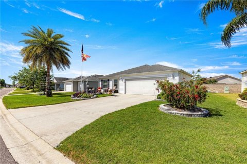 House in The Villages, Florida 3 bedrooms, 141.4 sq.m. № 1625245 - photo 6