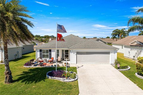 House in The Villages, Florida 3 bedrooms, 141.4 sq.m. № 1625245 - photo 1