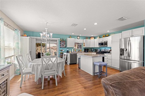 House in The Villages, Florida 3 bedrooms, 141.4 sq.m. № 1625245 - photo 25