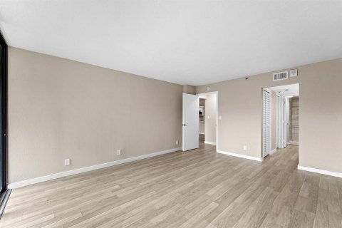 Купить кондоминиум в Бока-Ратон, Флорида 4 комнаты, 112.13м2, № 2251562 - фото 10