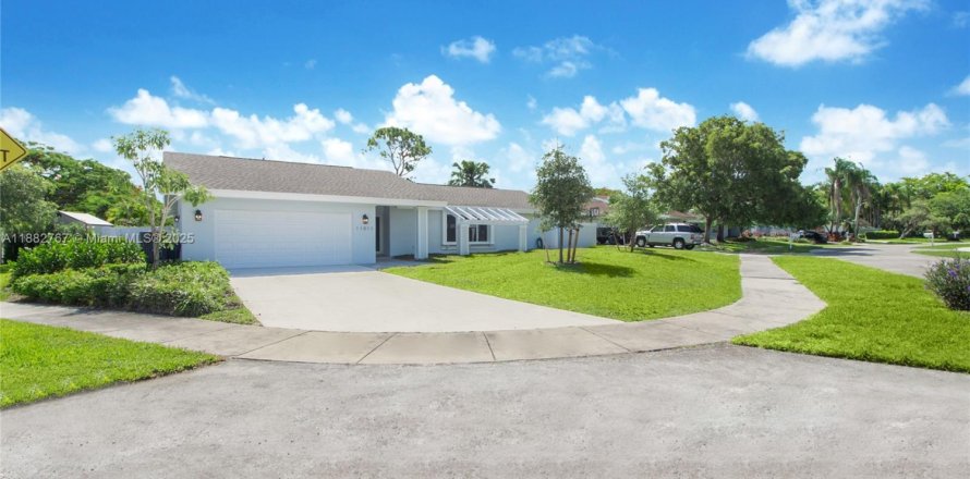 Дом в Майами, Флорида 4 спальни, 196.21м2 № 1931877