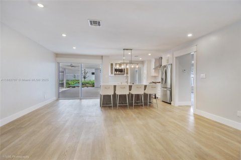 Снять в аренду виллу или дом в Майами, Флорида 4 спальни, 196.21м2, № 1931877 - фото 16