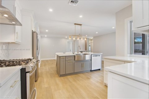 Снять в аренду виллу или дом в Майами, Флорида 4 спальни, 196.21м2, № 1931877 - фото 14