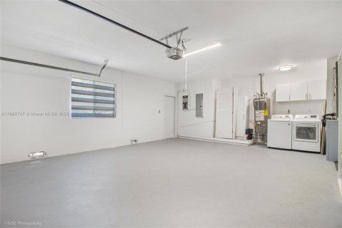 Снять в аренду виллу или дом в Майами, Флорида 4 спальни, 196.21м2, № 1931877 - фото 6