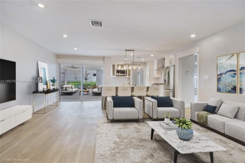 Снять в аренду виллу или дом в Майами, Флорида 4 спальни, 196.21м2, № 1931877 - фото 19