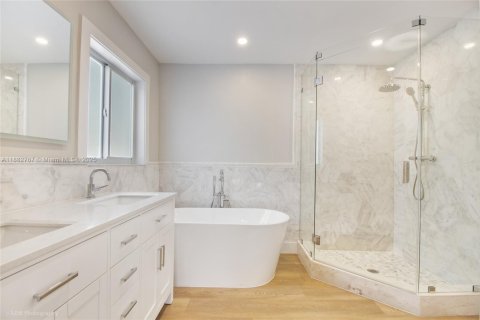 Снять в аренду виллу или дом в Майами, Флорида 4 спальни, 196.21м2, № 1931877 - фото 10