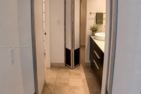Condominio en alquiler en Miami Beach, Florida, 2 dormitorios, 123 m2 № 2171444 - foto 4