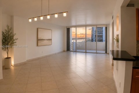 Condominio en alquiler en Miami Beach, Florida, 2 dormitorios, 123 m2 № 2171444 - foto 7