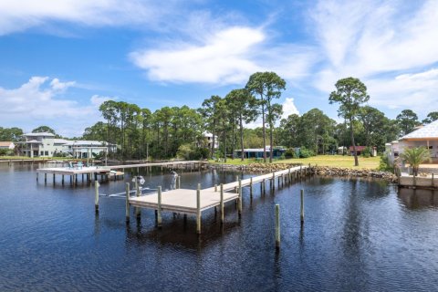 Land in Pensacola, Florida № 558677 - photo 1