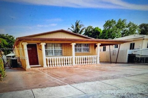 Casa en venta en Hialeah, Florida, 8 dormitorios, 256.32 m2 № 1790555 - foto 2