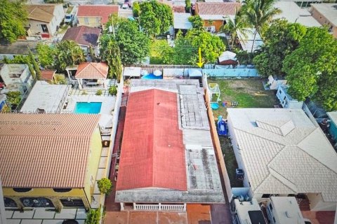 Casa en venta en Hialeah, Florida, 8 dormitorios, 256.32 m2 № 1790555 - foto 3