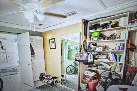 Casa en venta en Hialeah, Florida, 8 dormitorios, 256.32 m2 № 1790555 - foto 10