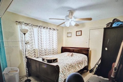Casa en venta en Hialeah, Florida, 8 dormitorios, 256.32 m2 № 1790555 - foto 7