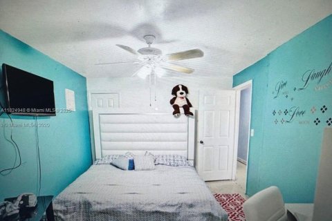Casa en venta en Hialeah, Florida, 8 dormitorios, 256.32 m2 № 1790555 - foto 8