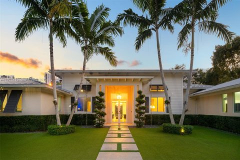 House in Miami, Florida 4 bedrooms, 433.02 sq.m. № 2249084