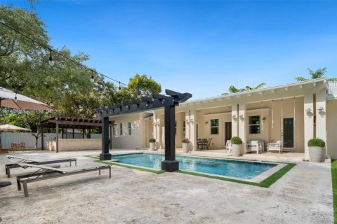 House in Miami, Florida 4 bedrooms, 433.02 sq.m. № 2249084 - photo 23